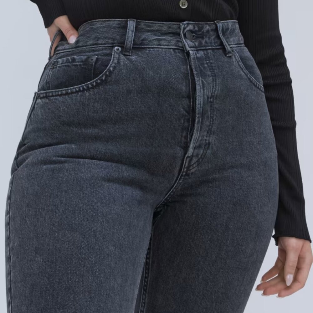 Everlane The '90s Cheeky Hourglass Jean Size 29 in Washed Black, Brand New - Picture 3 of 10